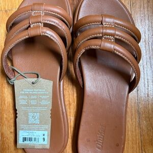 NWT Women’s Olukai Taire Leather Sandals Size 9